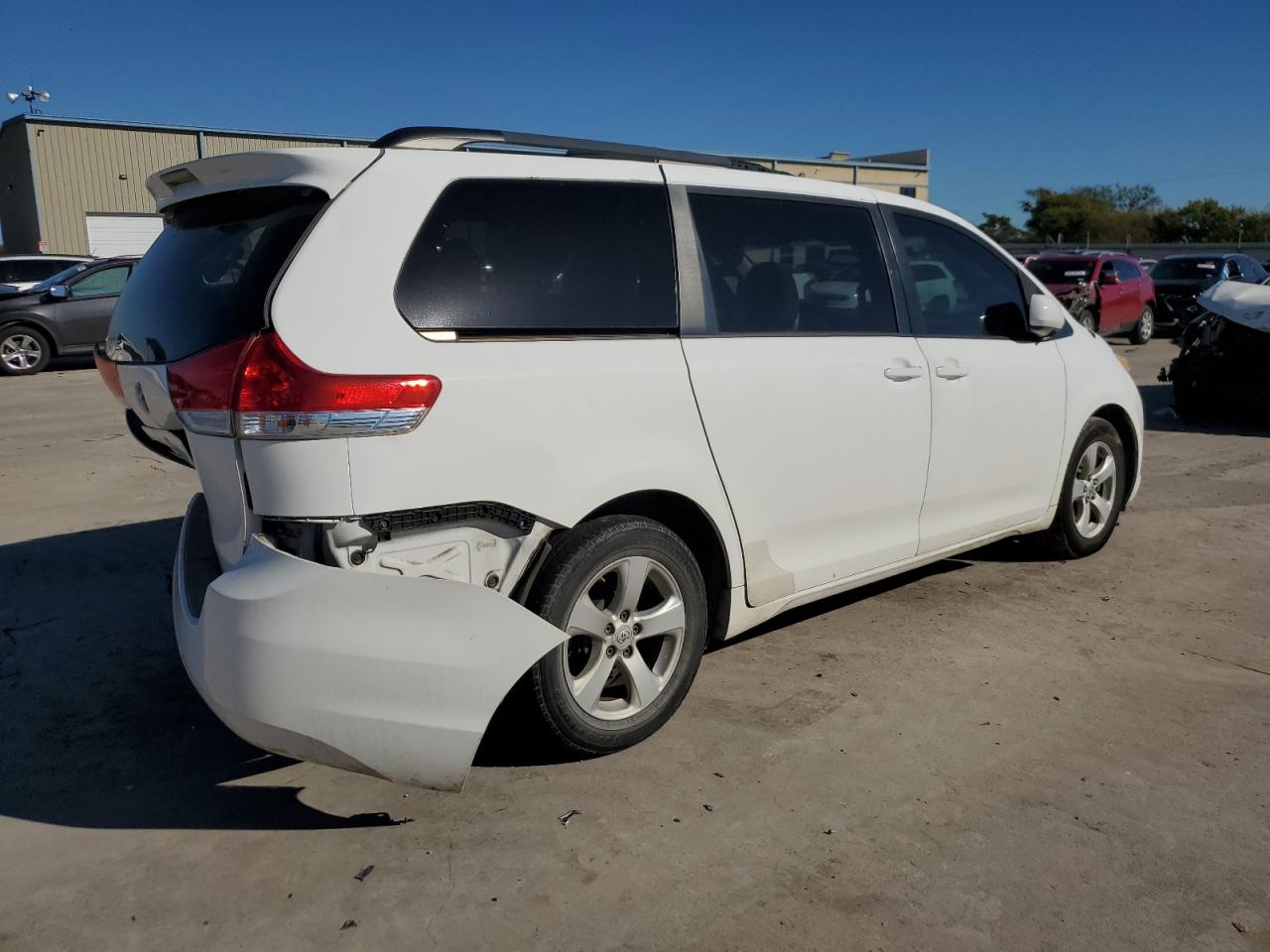 2011 Toyota Sienna - Image 3