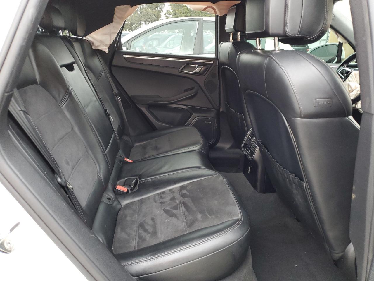 2017 Porsche Macan - Image 10