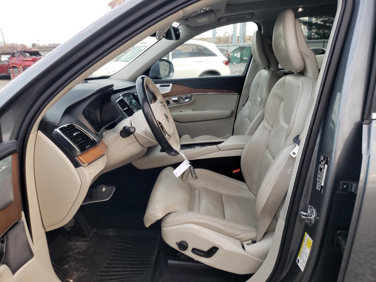 2017 Volvo XC90 - Image 7