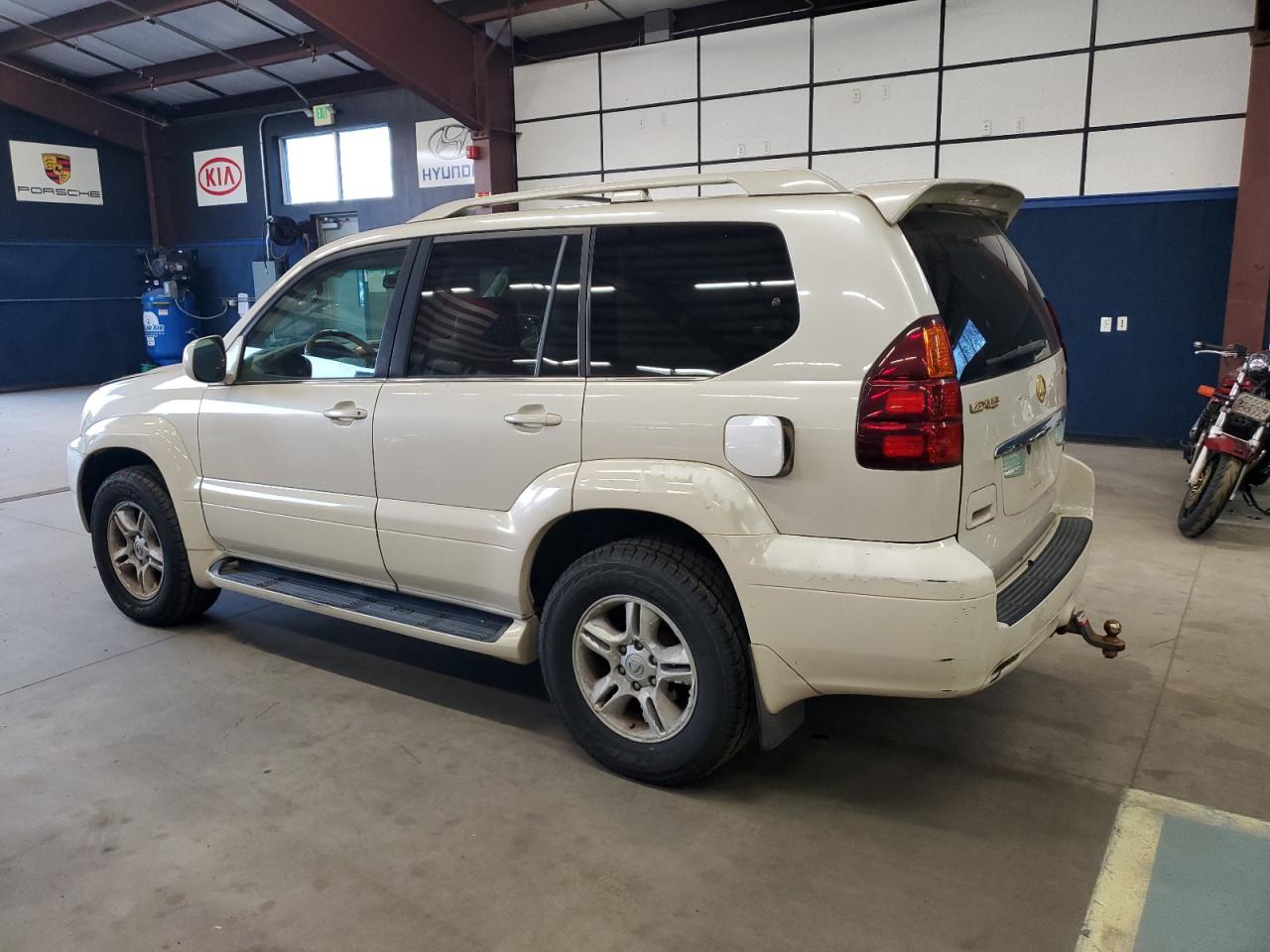 2003 Lexus GX - Image 2