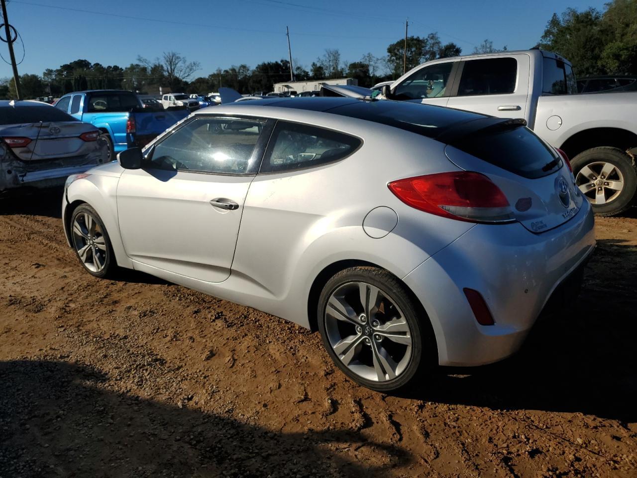 2013 Hyundai Veloster - Image 2