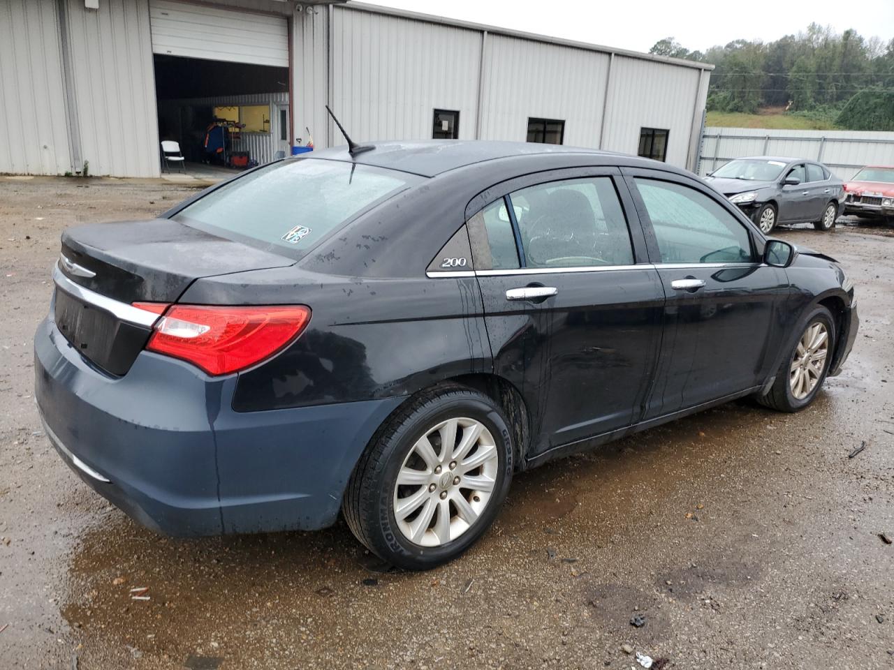 2013 Chrysler 200 - Image 3