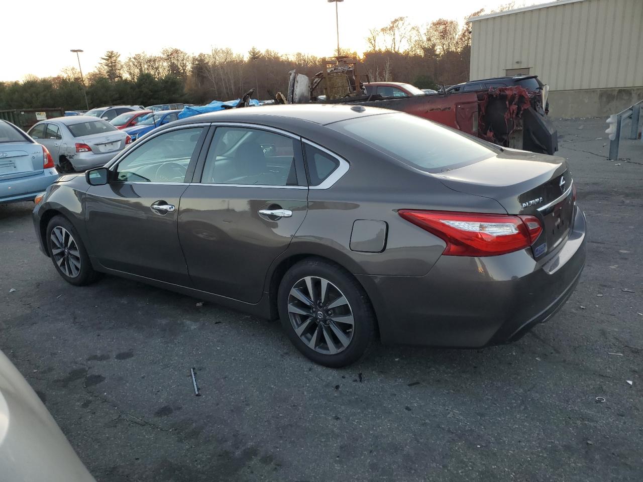 2017 Nissan Altima - Image 2