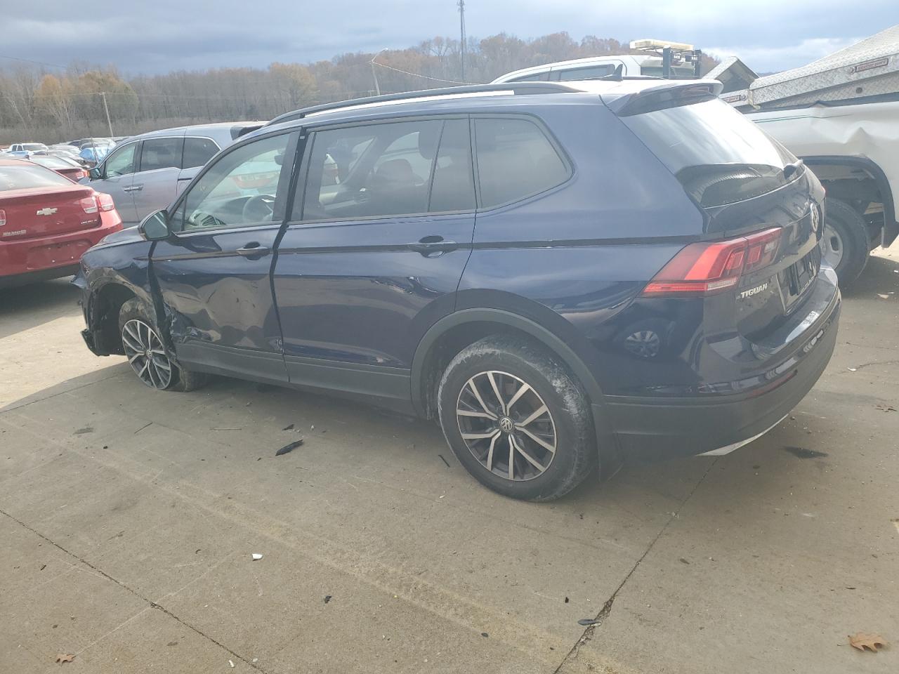 2021 Volkswagen Tiguan - Image 2