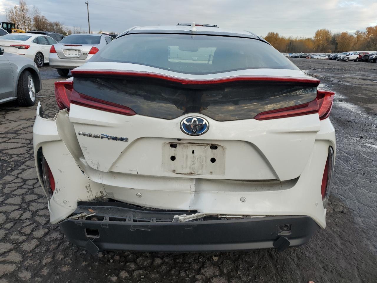 2017 Toyota Prius - Image 6