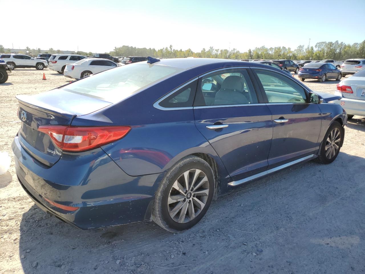 2016 Hyundai Sonata - Image 3