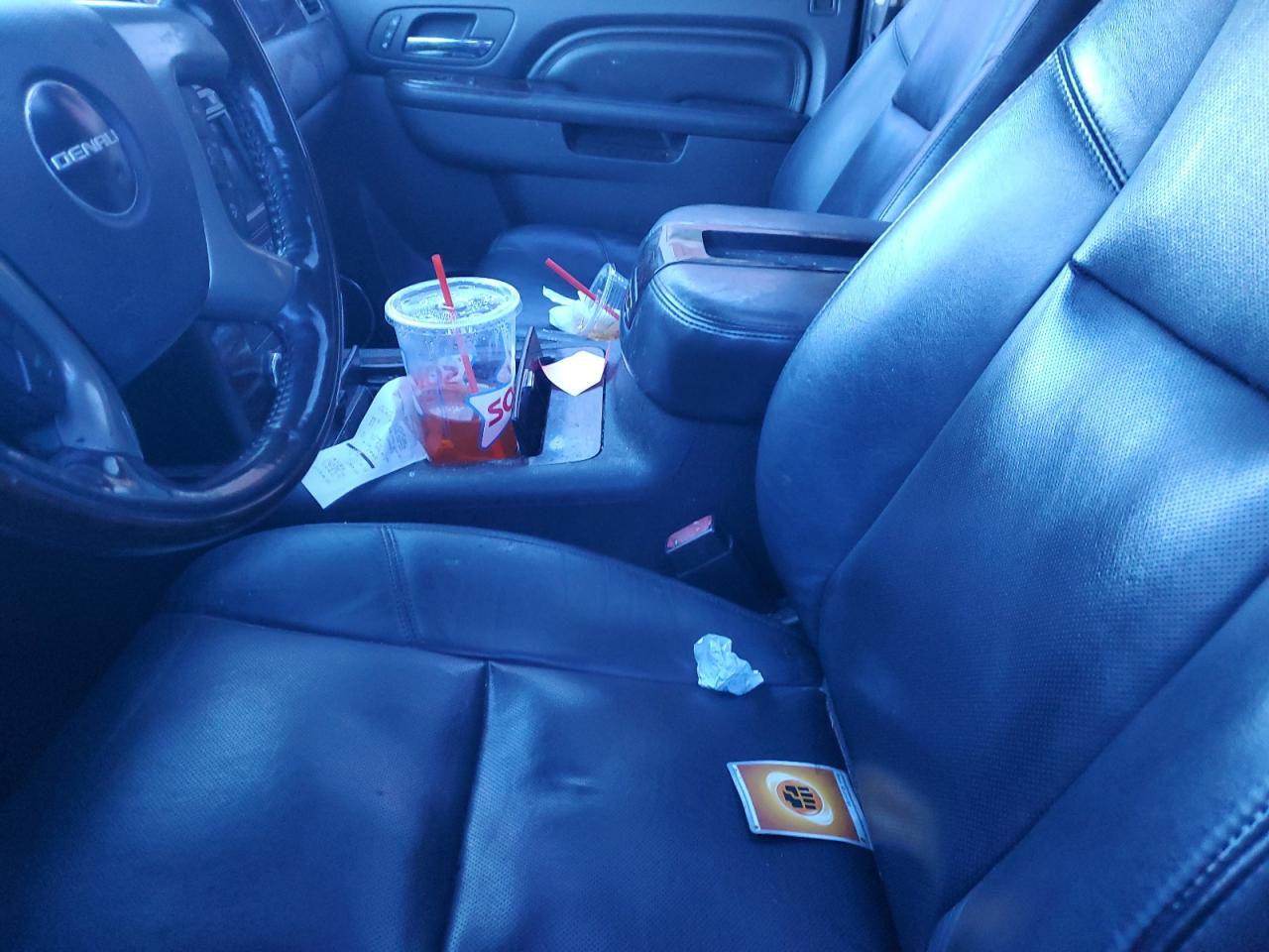 2011 GMC Yukon - Image 7