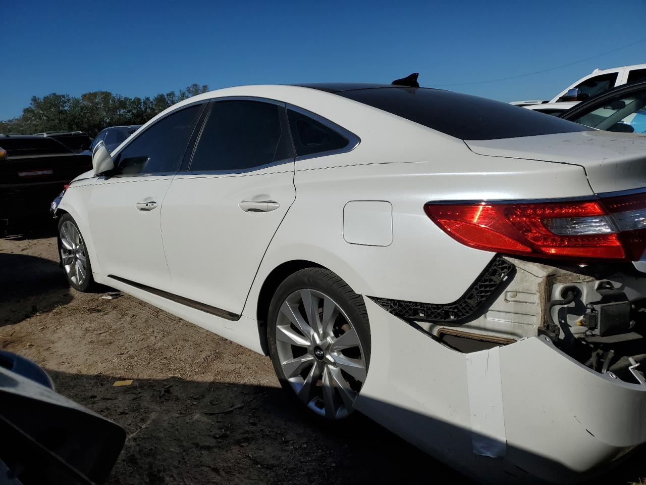 2016 Hyundai Azera - Image 2