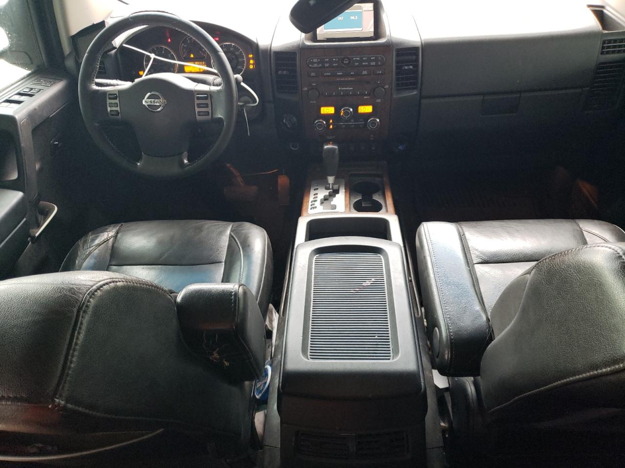 2010 Nissan Titan - Image 8