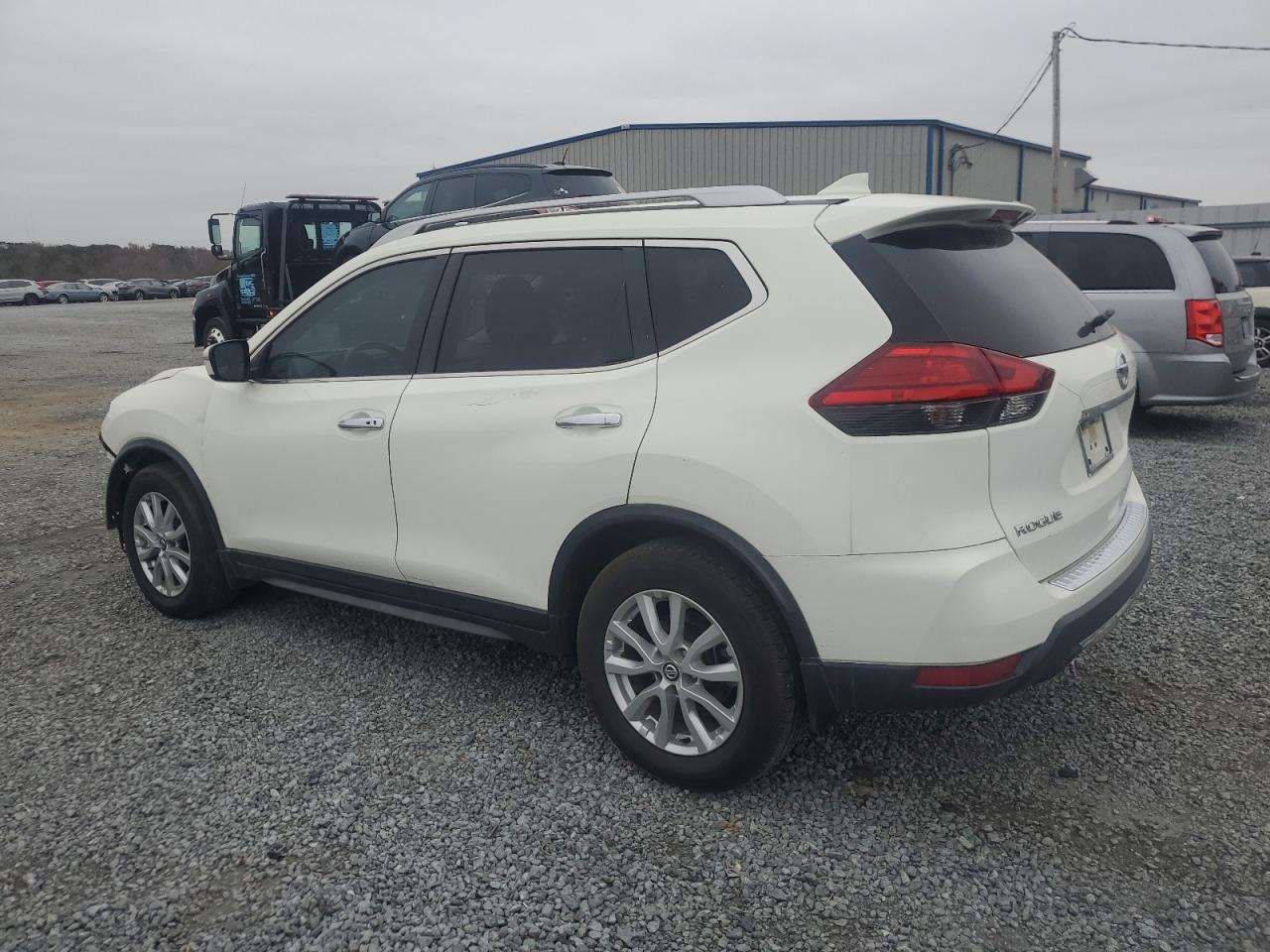 2017 Nissan Rogue - Image 2