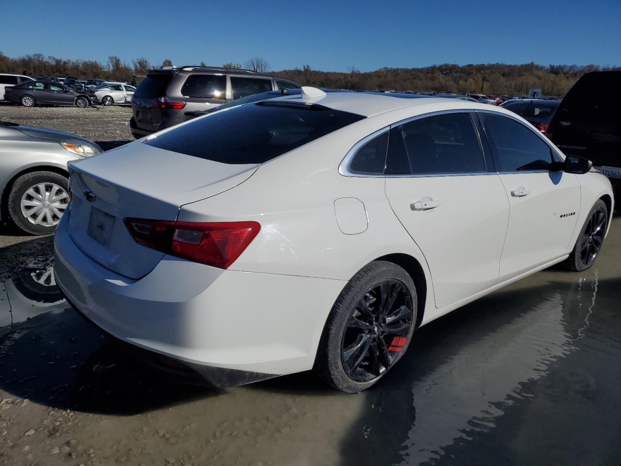 2018 Chevrolet Malibu - Image 3