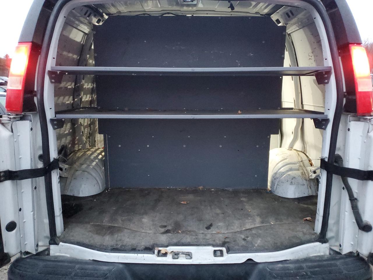 2017 Chevrolet Express - Image 10