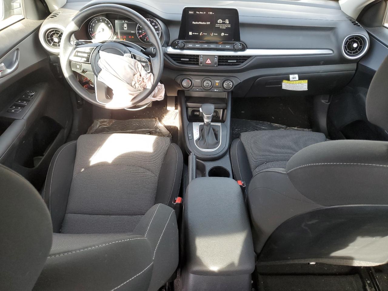 2024 Kia Forte - Image 8