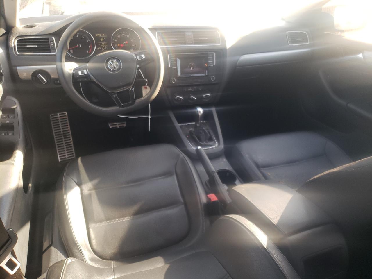 2018 Volkswagen Jetta - Image 8
