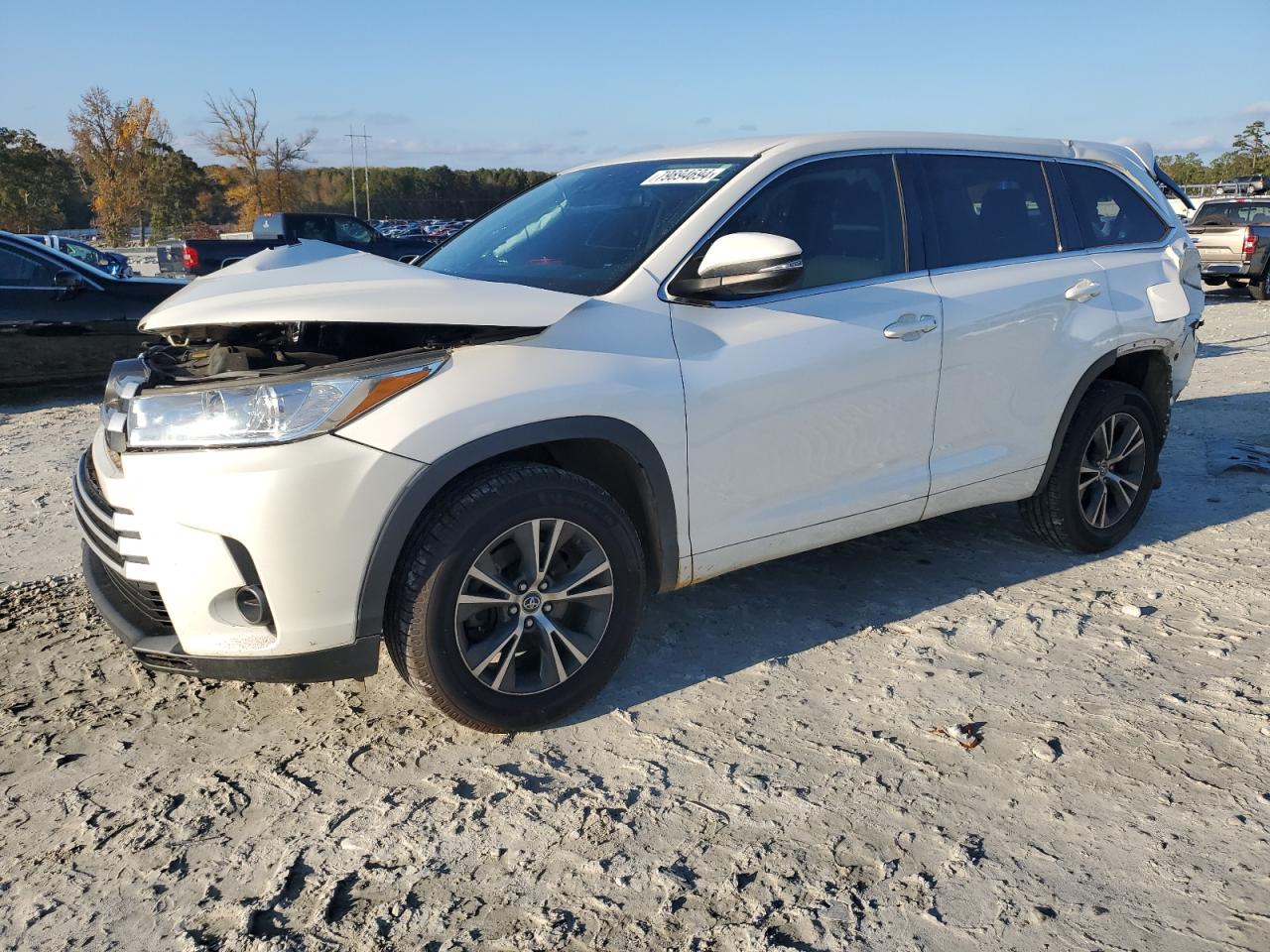 2017 Toyota Highlander - Image 1