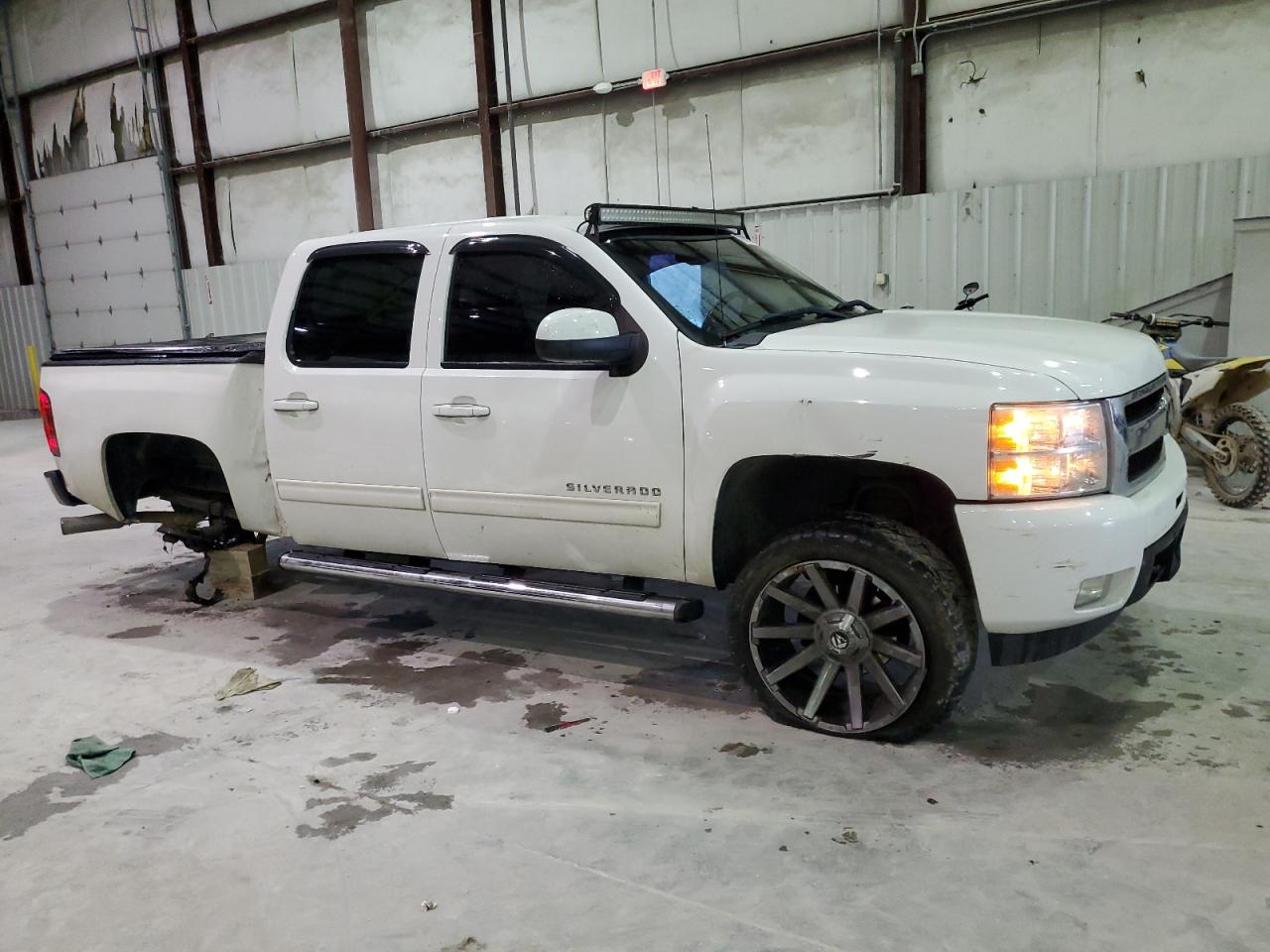 2011 Chevrolet Silverado - Image 4