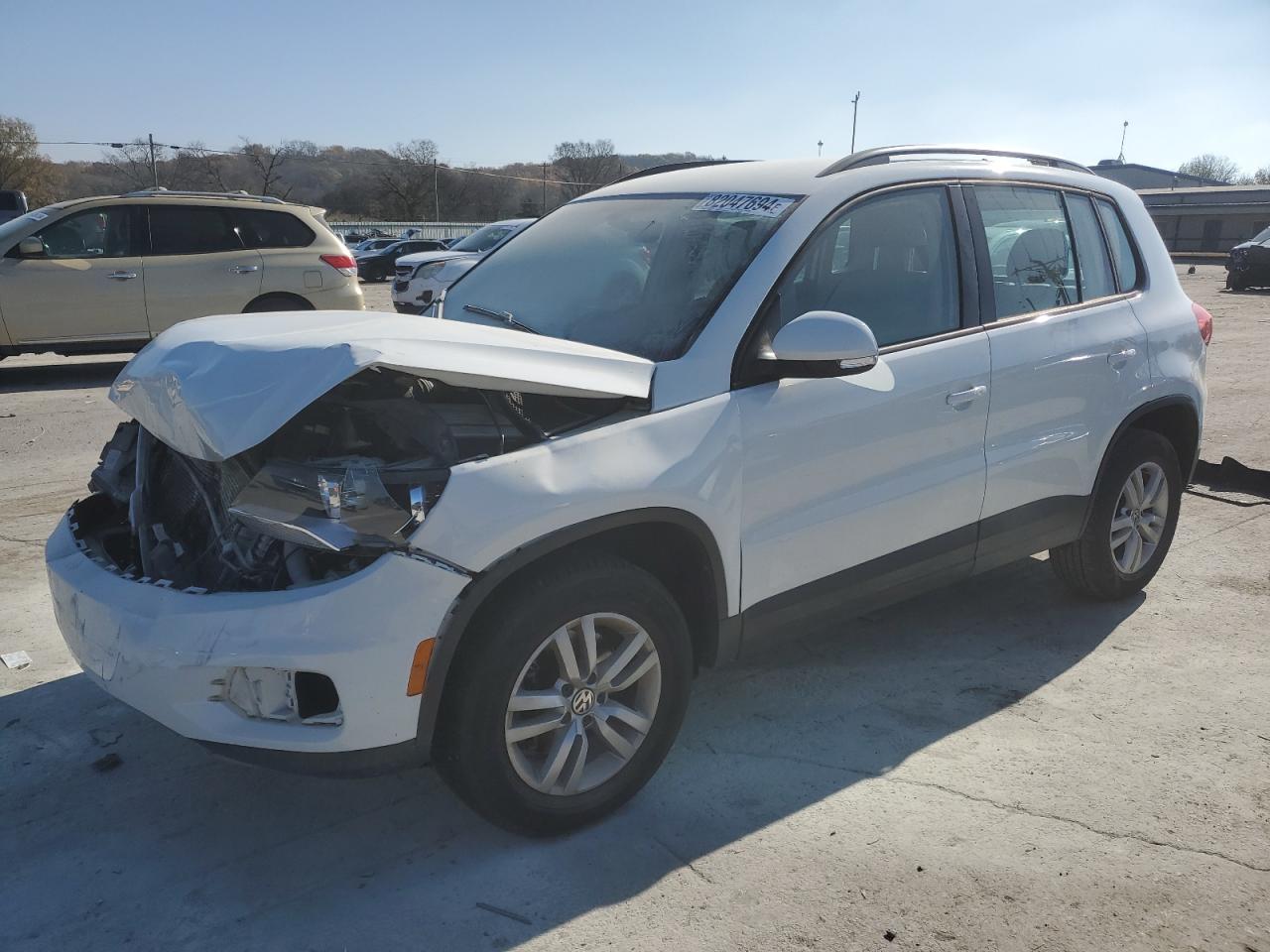 VIN WVGAV7AX5HK036529 2017 VOLKSWAGEN TIGUAN no.1