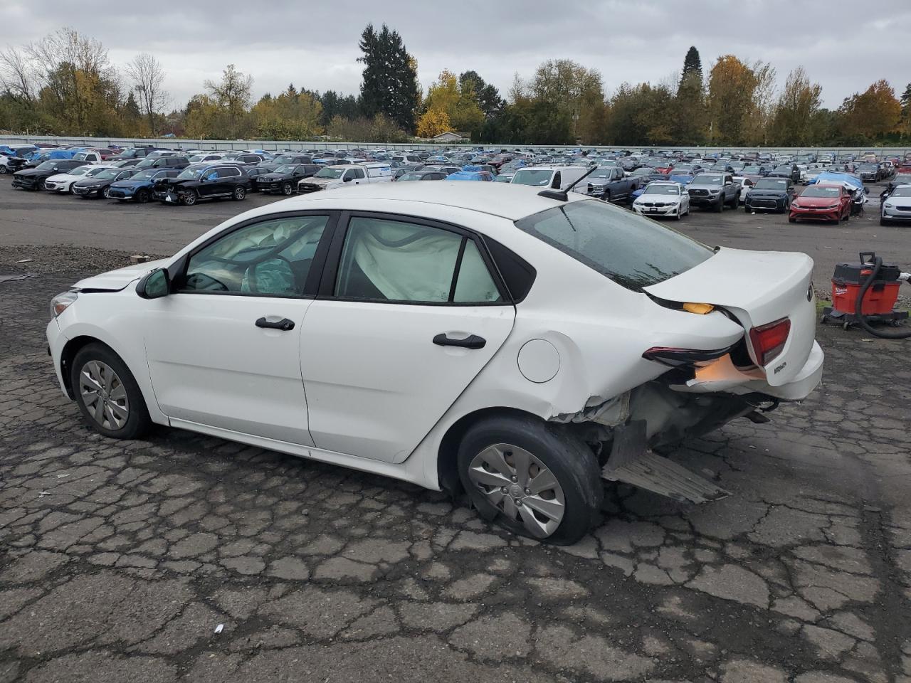 VIN 3KPA24AB6JE045507 2018 KIA RIO no.2