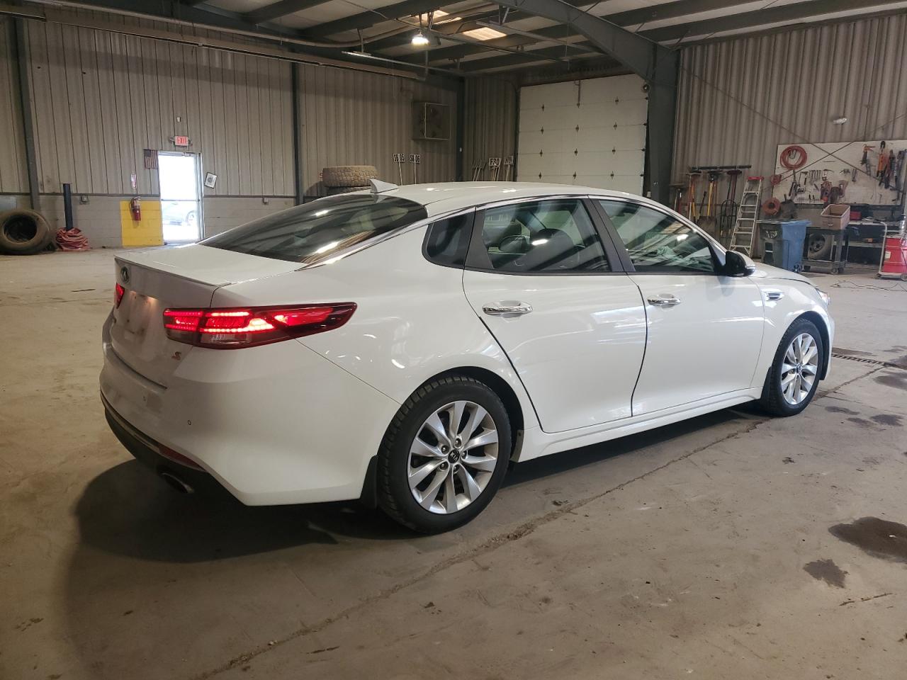 2018 Kia Optima - Image 3