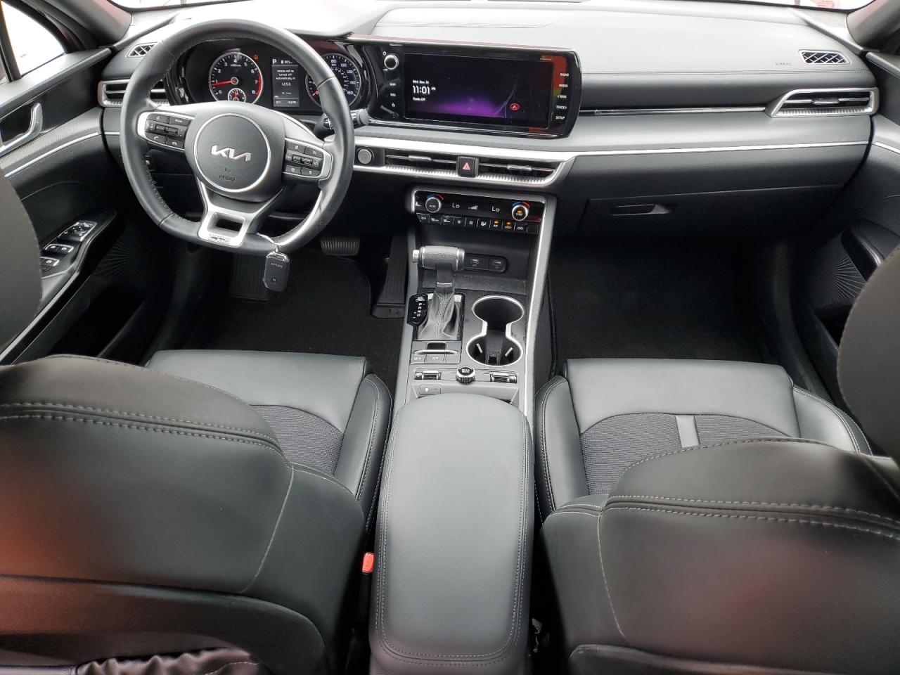 2024 Kia K5 - Image 8