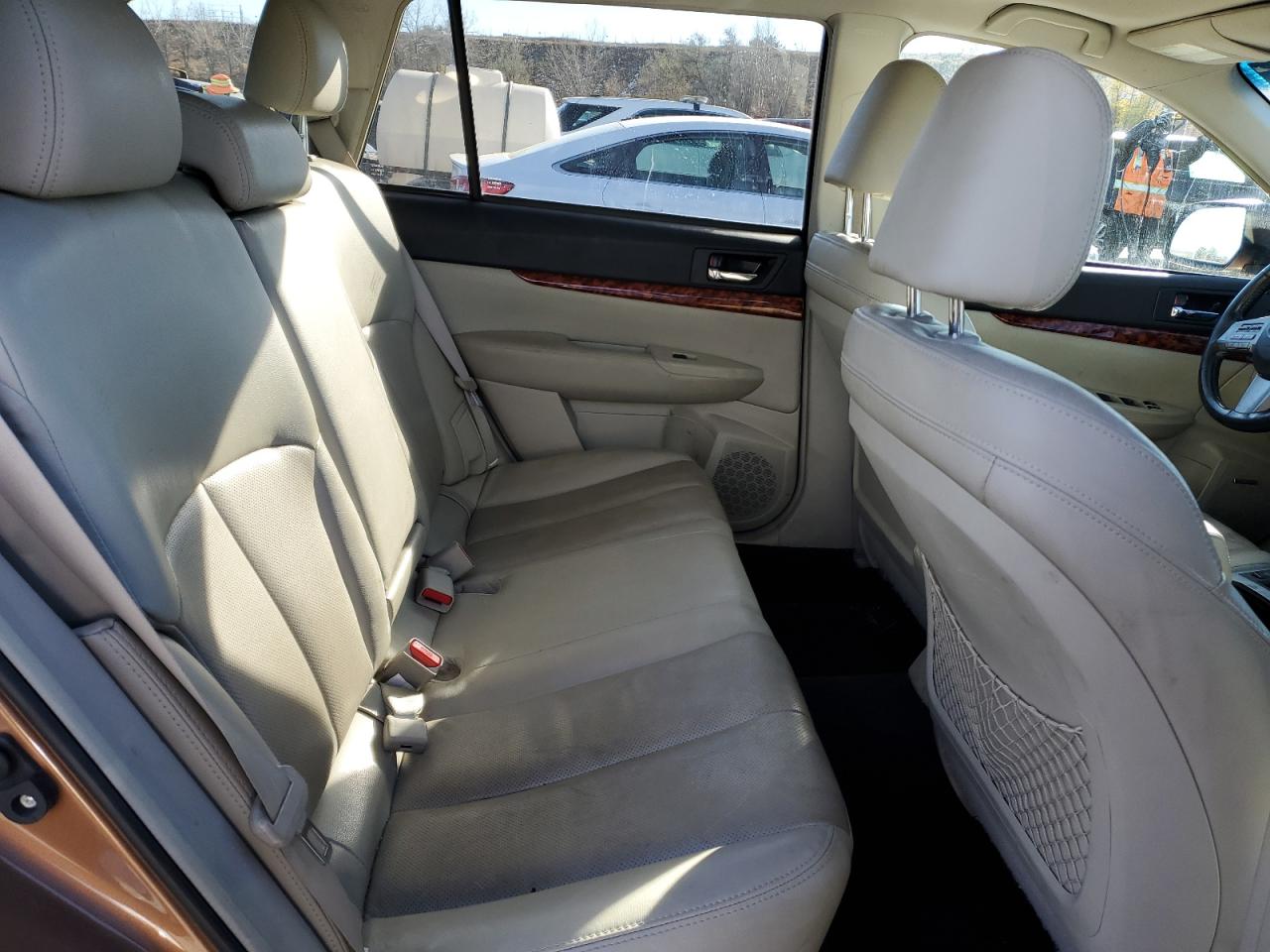 2011 Subaru Outback - Image 11