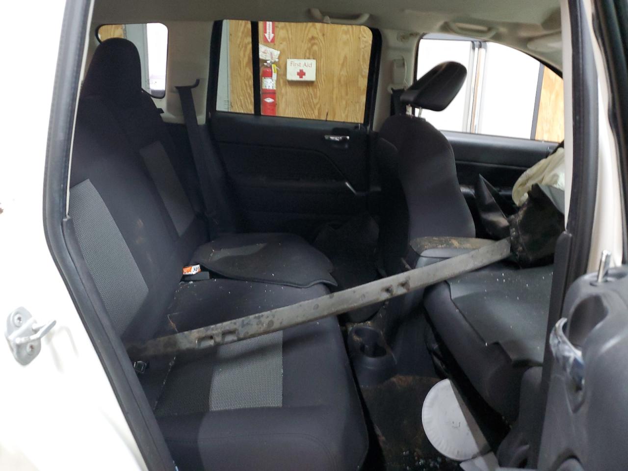 2009 Jeep Compass - Image 11