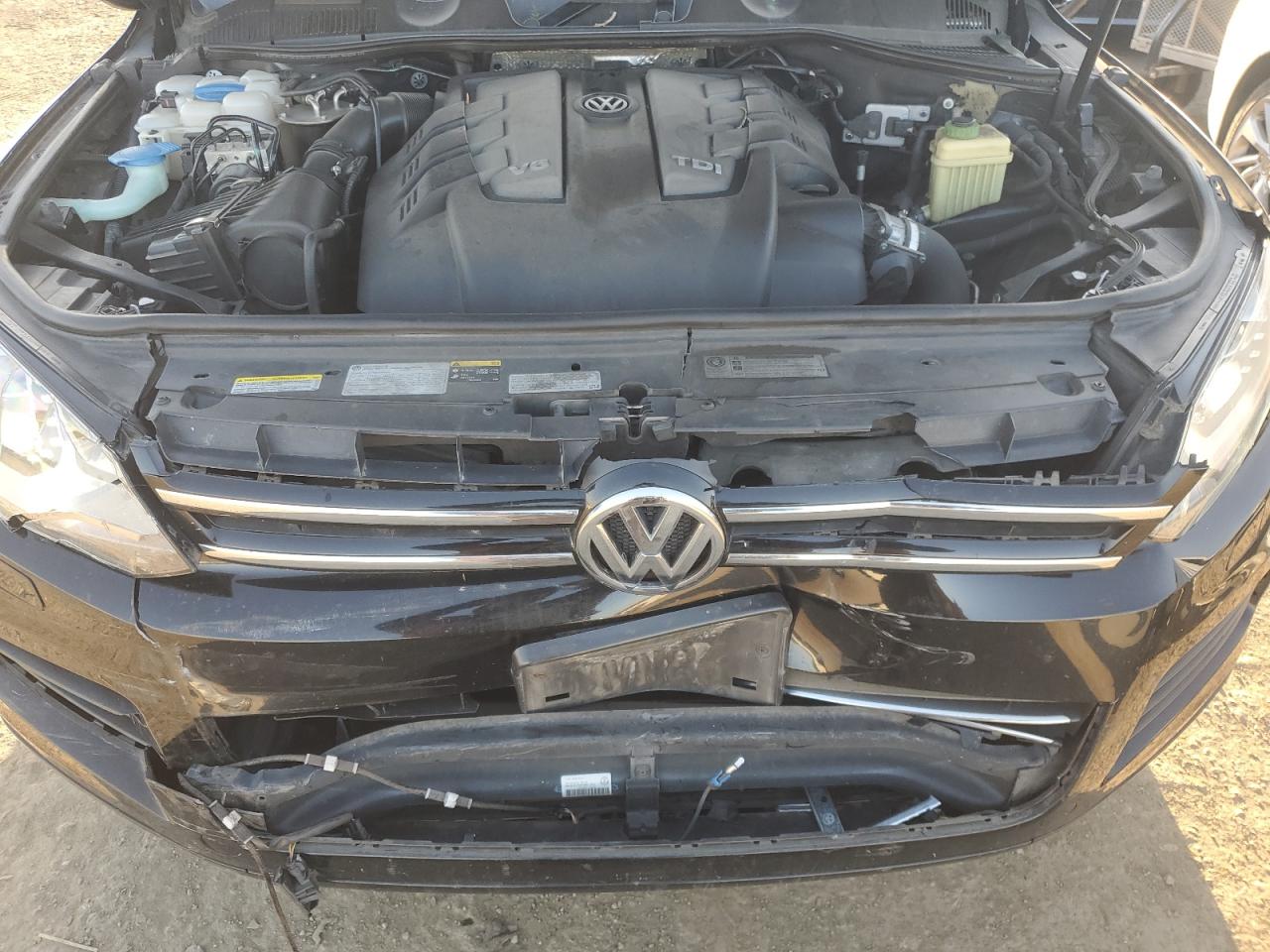 2014 Volkswagen Touareg V6 Tdi VIN: WVGEP9BP0ED009731 Lot: 79969554