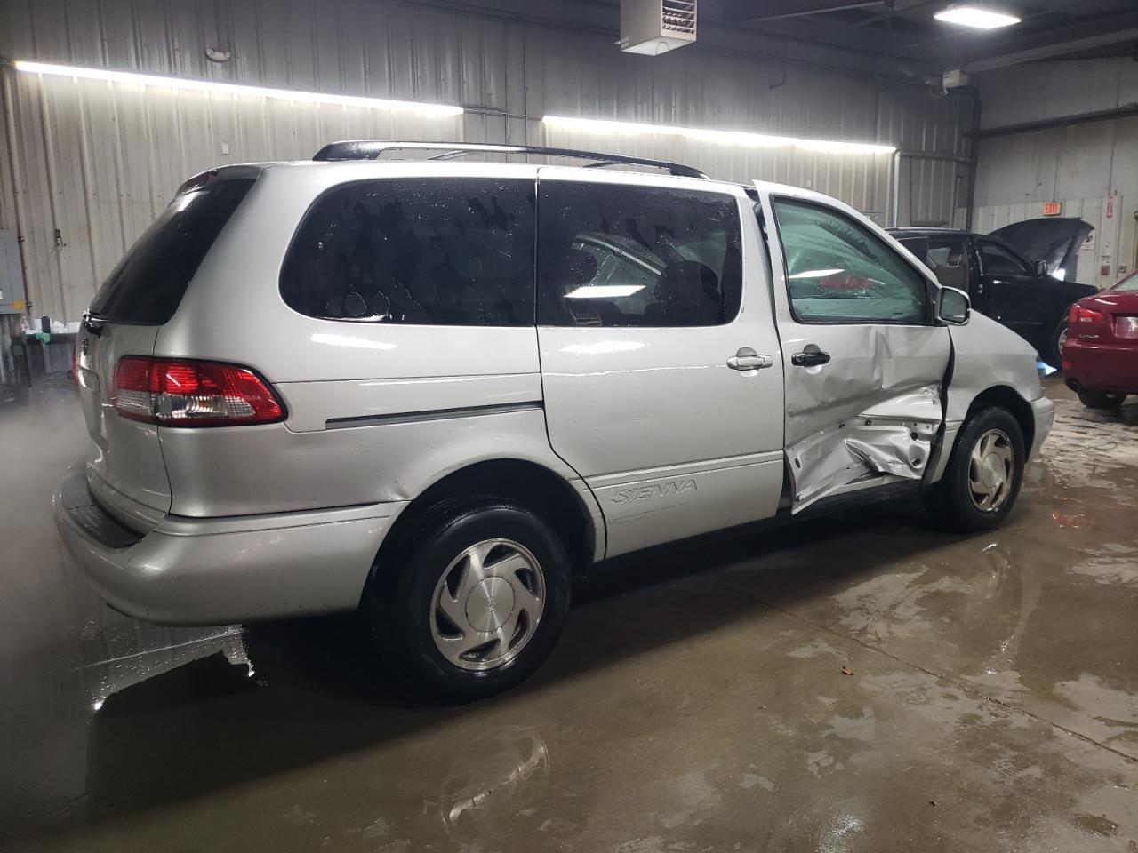 2003 Toyota Sienna - Image 3