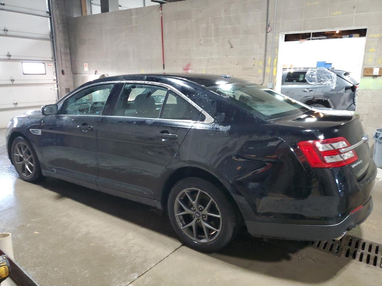 2016 Ford Taurus - Image 2