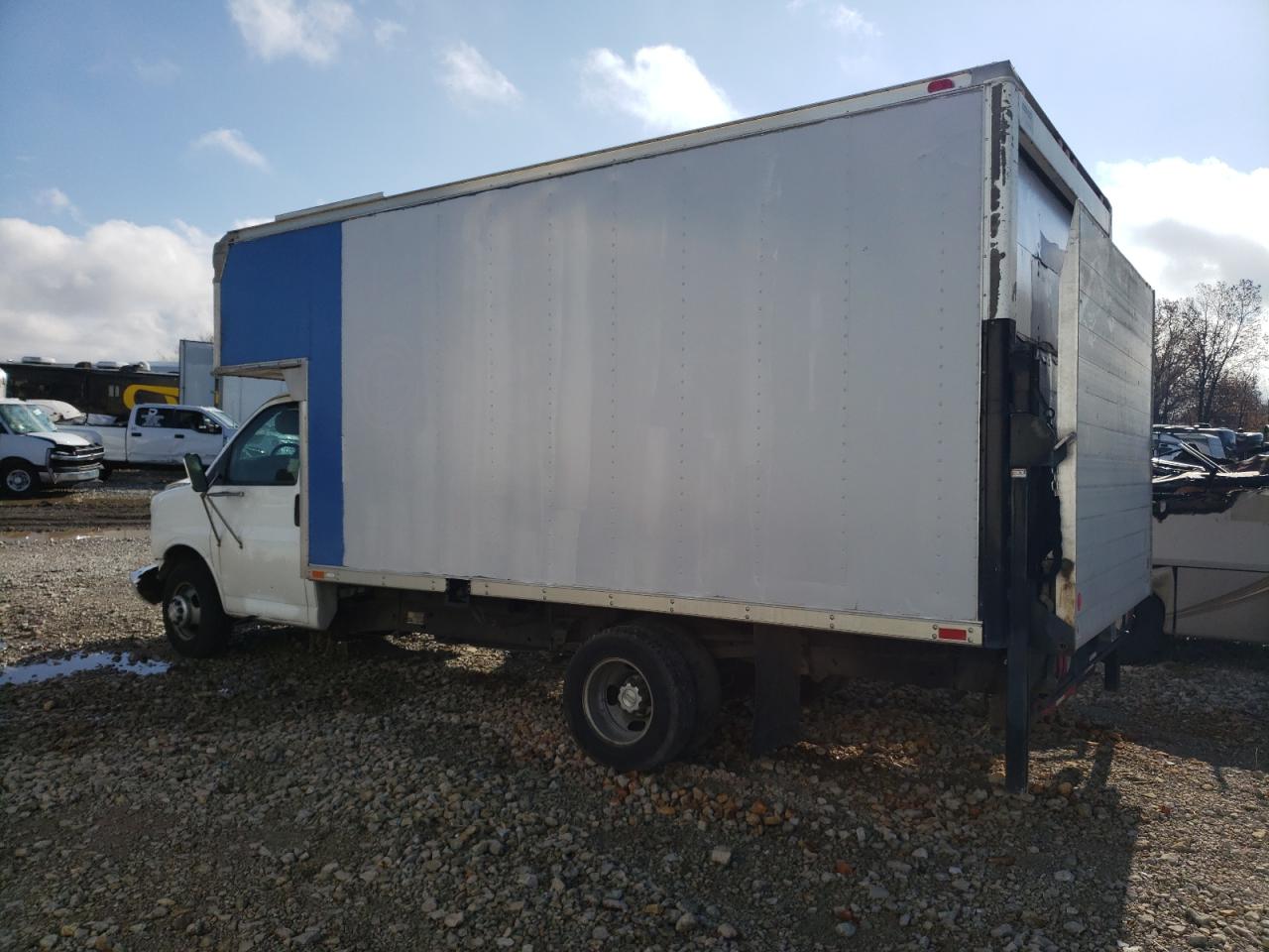 2006 Chevrolet Express - Image 2