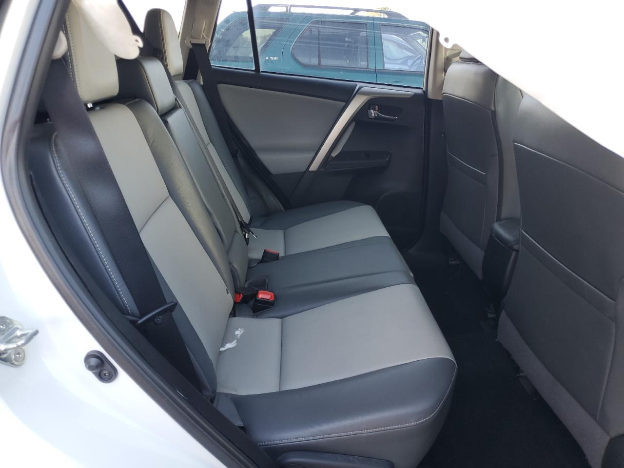 2015 Toyota RAV 4 - Image 11