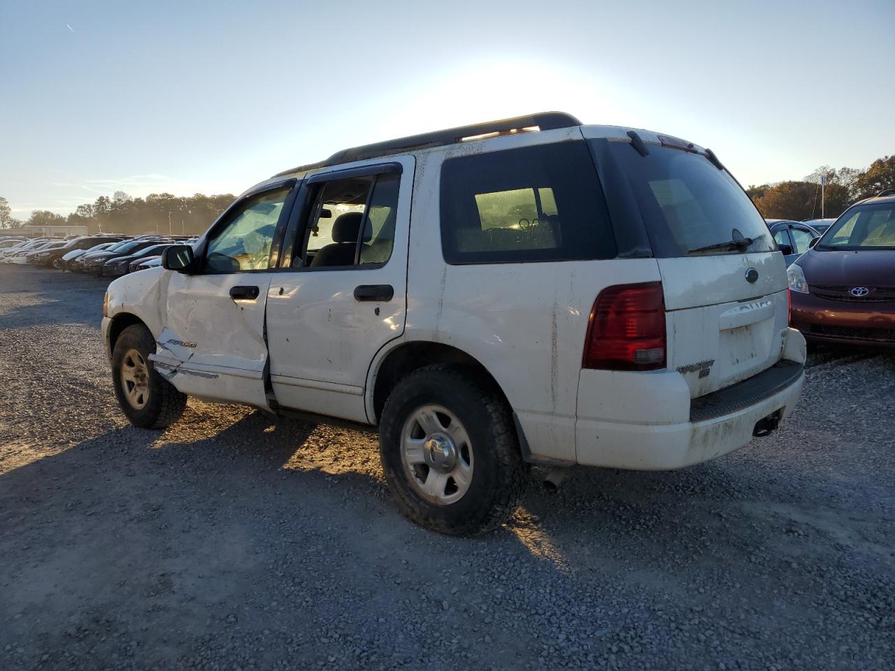 2005 Ford Explorer - Image 2