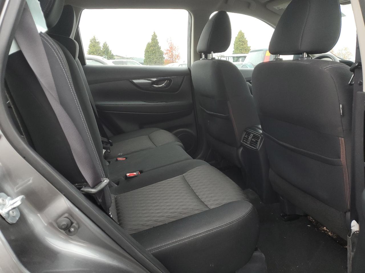 2017 Nissan Rogue - Image 12