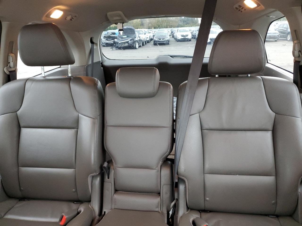 2015 Honda Odyssey - Image 10
