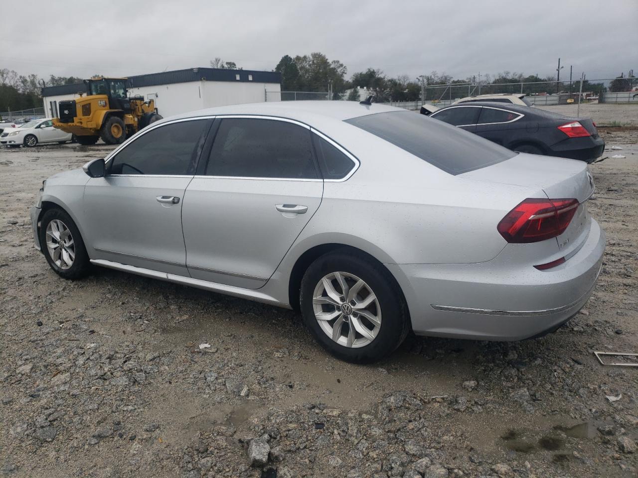 2017 Volkswagen Passat - Image 2