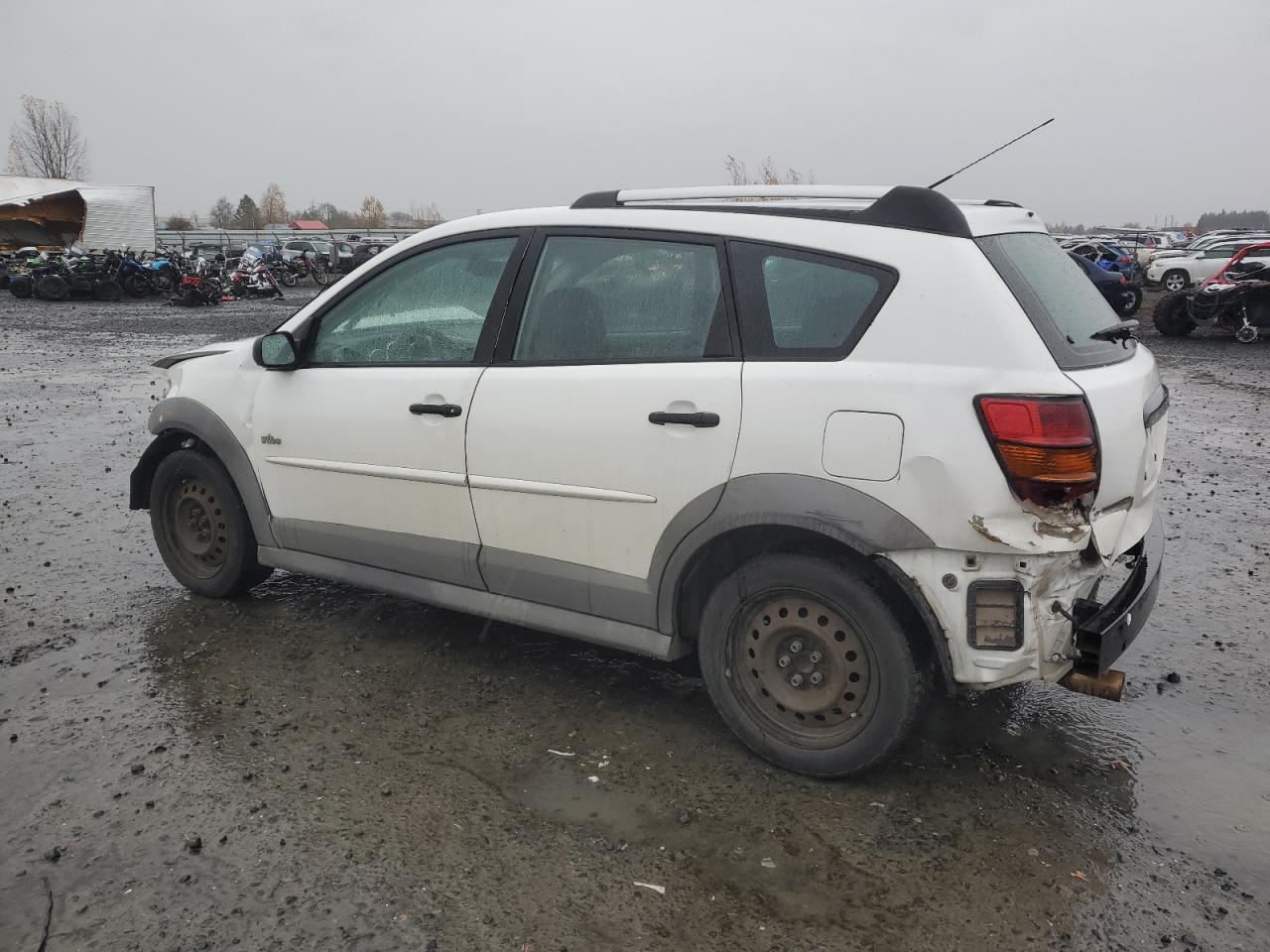2006 Pontiac Vibe - Image 2