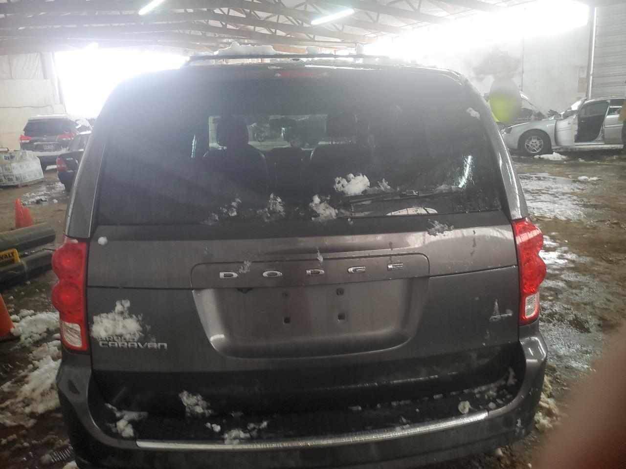 2017 Dodge Caravan - Image 6