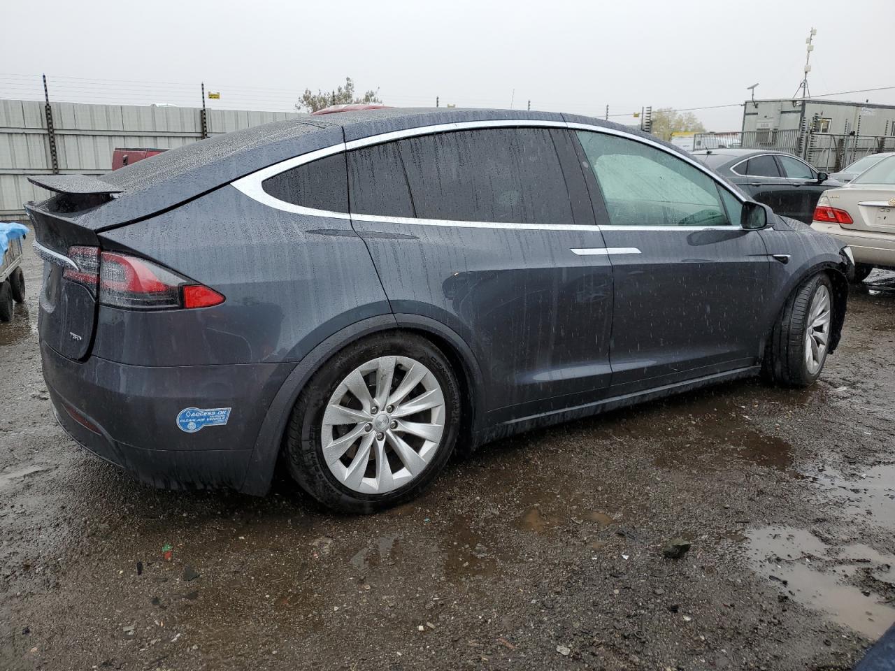 VIN 5YJXCBE21HF045666 2017 TESLA MODEL X no.3