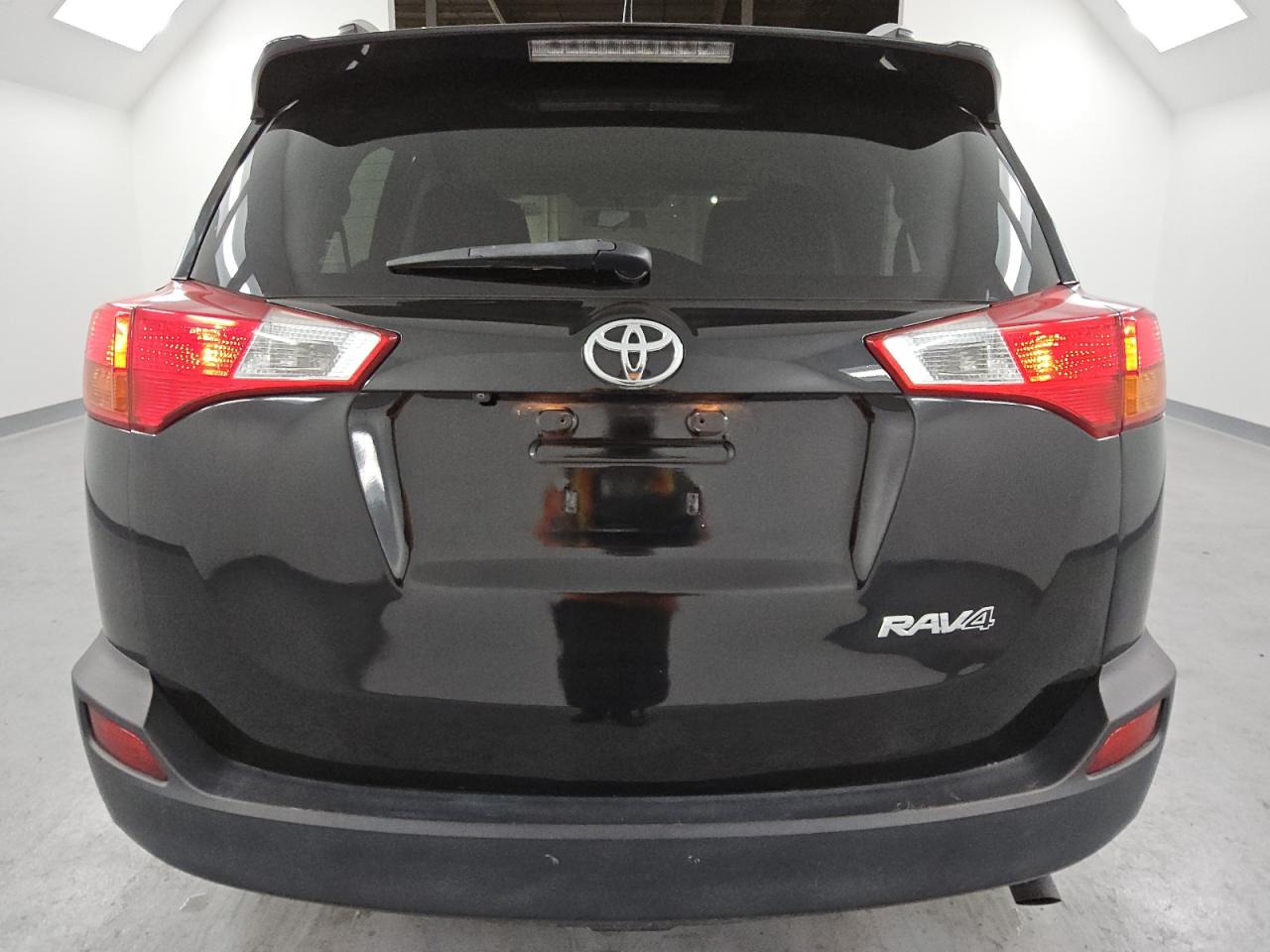 2014 Toyota RAV 4 - Image 6