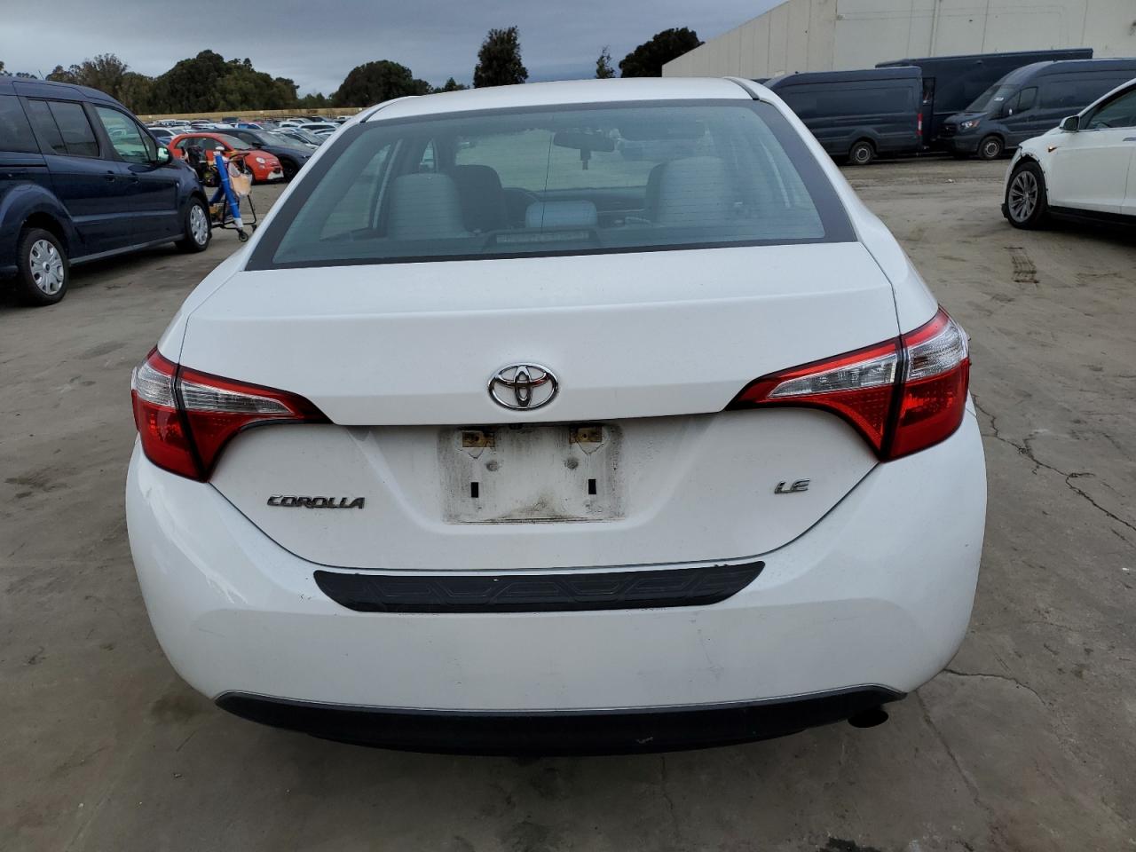 2015 Toyota Corolla L VIN: 5YFBURHE6FP227340 Lot: 82166324