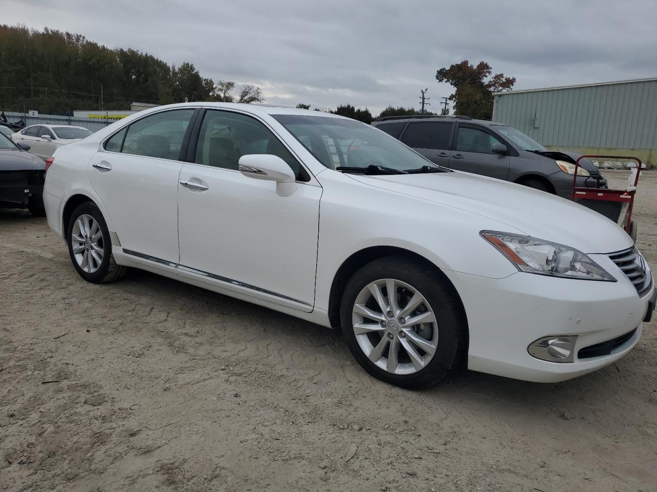 2011 Lexus ES - Image 4