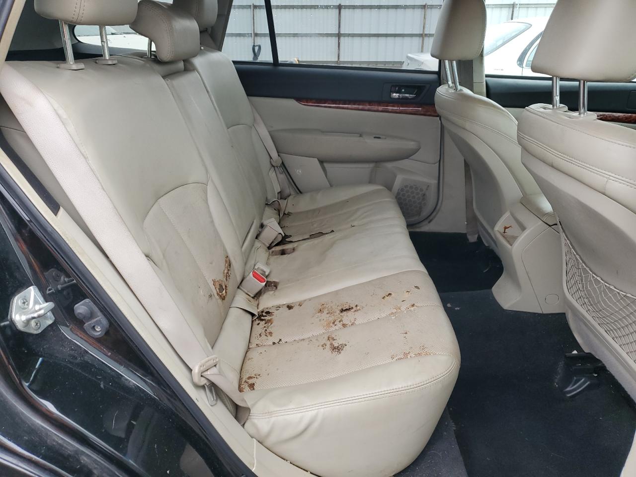 2011 Subaru Outback - Image 11