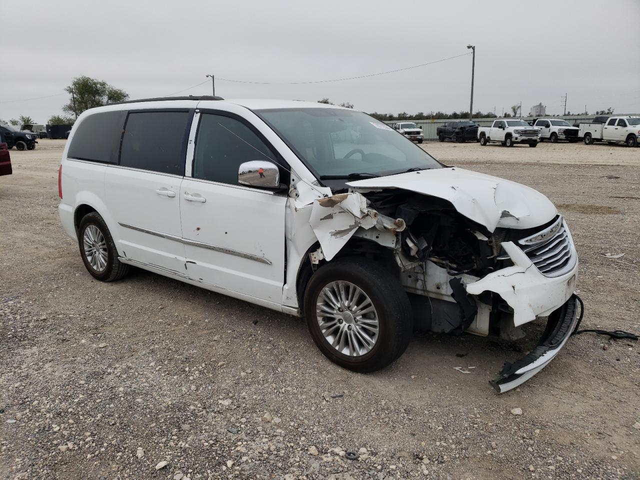 2015 Chrysler Town & Country - Image 4