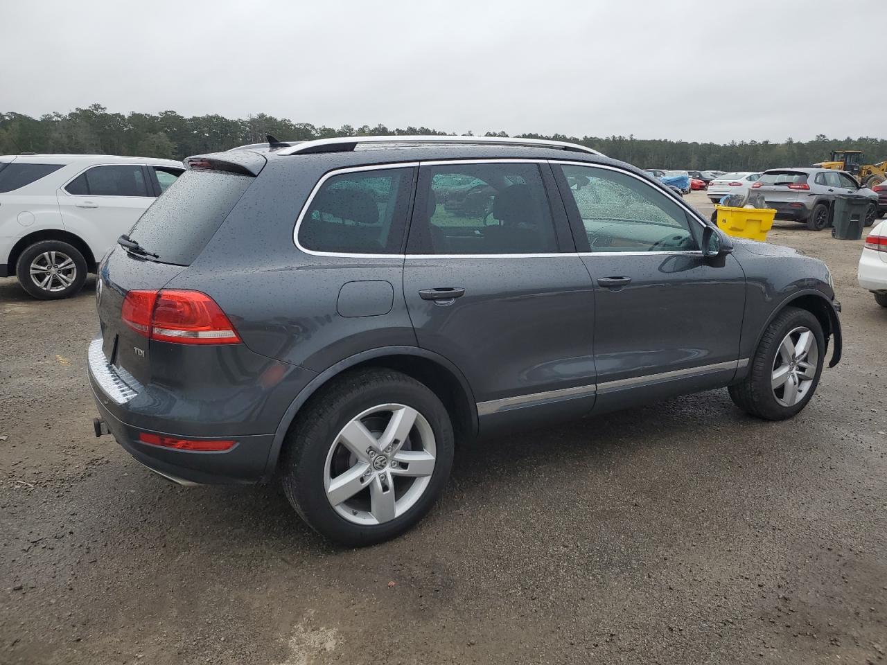 2014 Volkswagen Touareg - Image 3