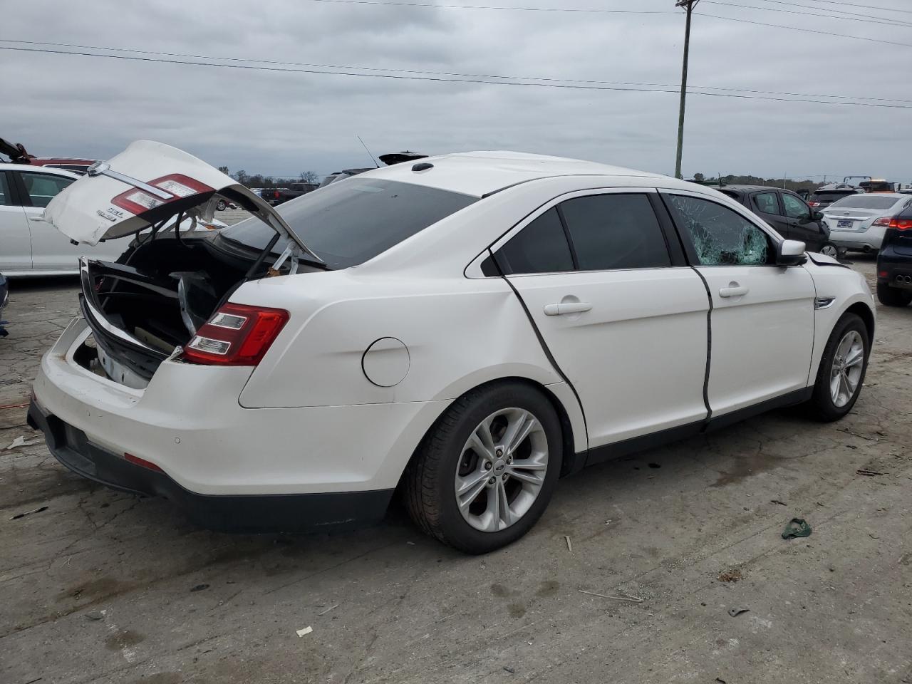 2016 Ford Taurus - Image 3