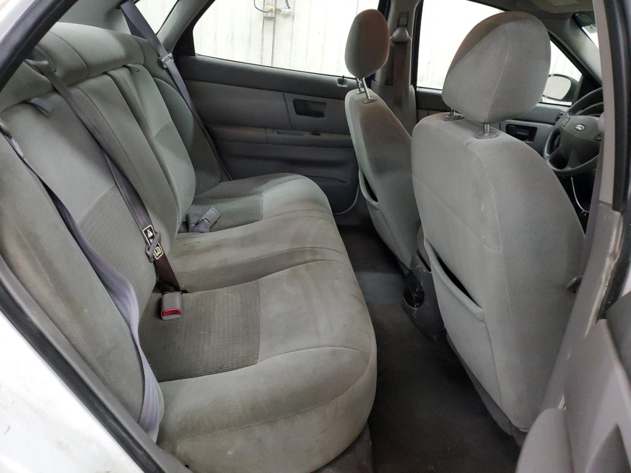 2003 Ford Taurus - Image 10