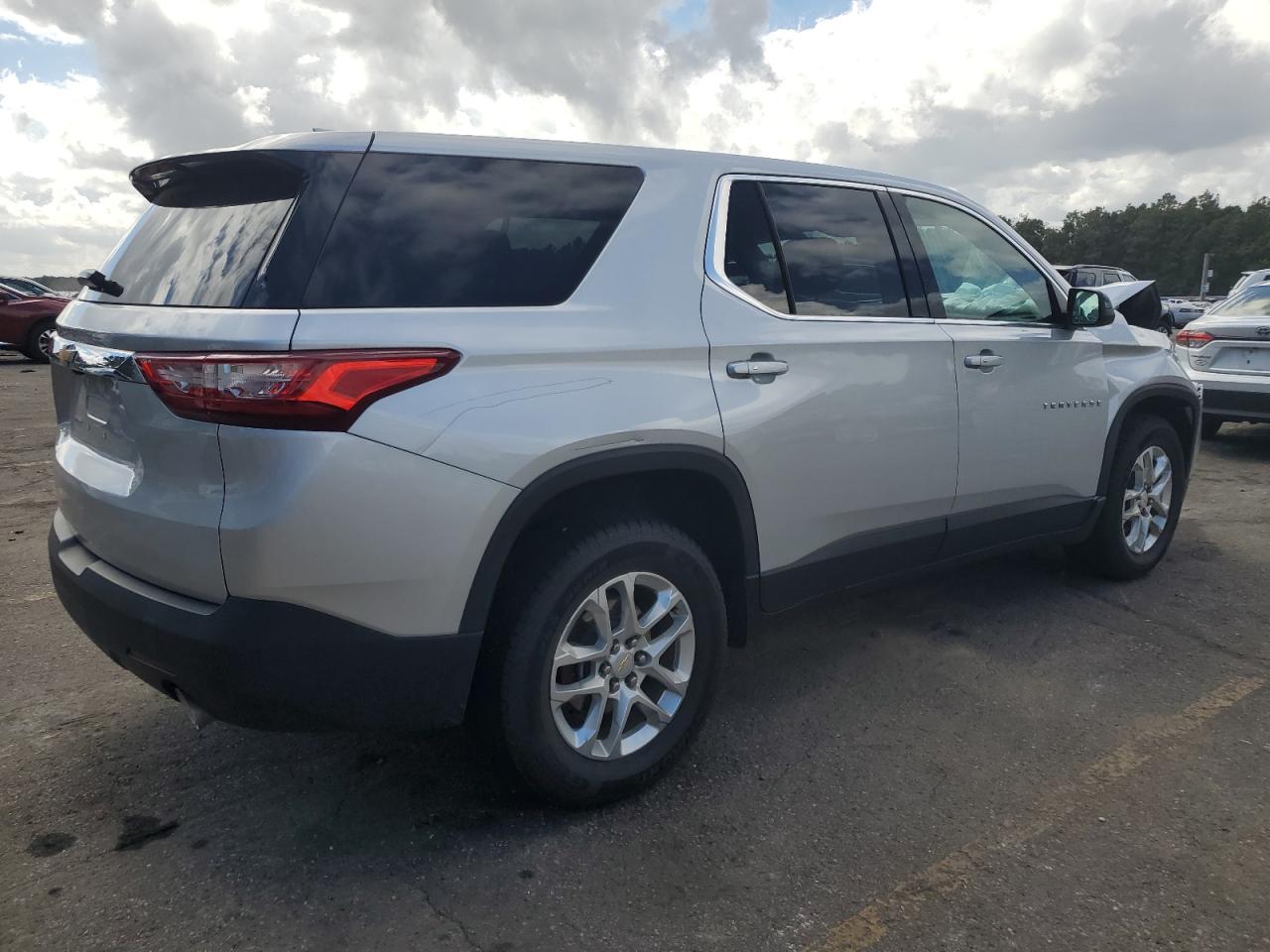 2021 Chevrolet Traverse - Image 3