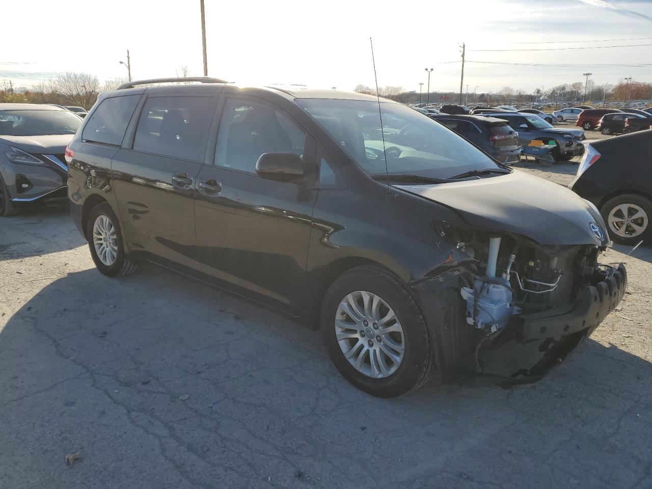 2012 Toyota Sienna - Image 4