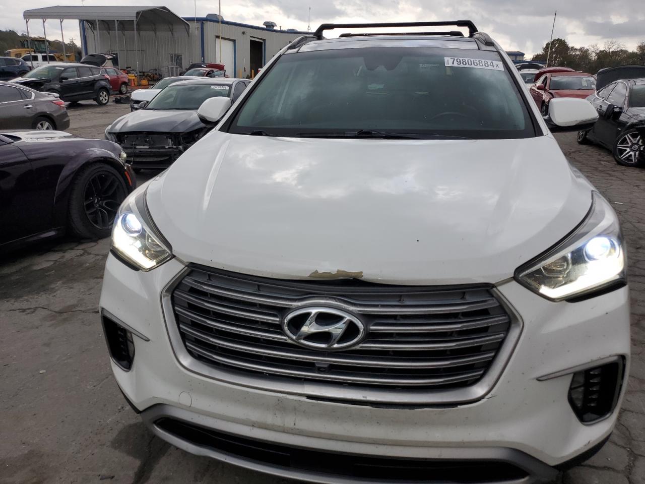 2018 Hyundai Santa Fe - Image 5