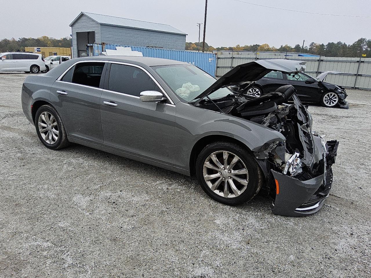 VIN 2C3CCAKG6JH181675 2018 CHRYSLER 300 no.4